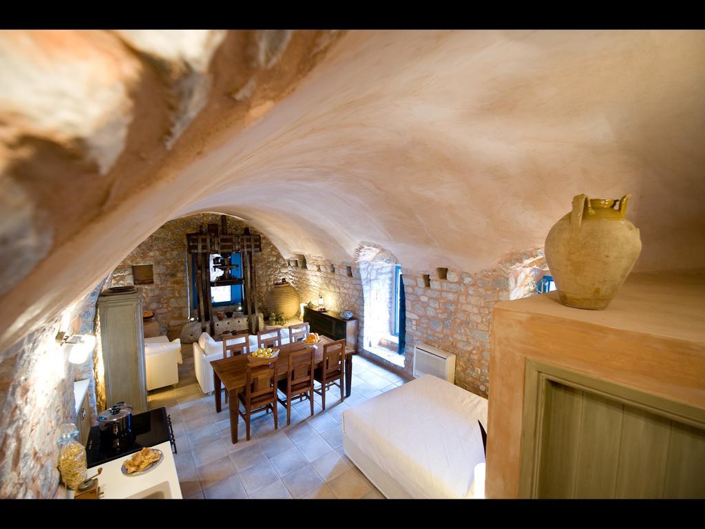Arapakis Historic Castle Aparthotel Pyrgos Dirou ห้อง รูปภาพ
