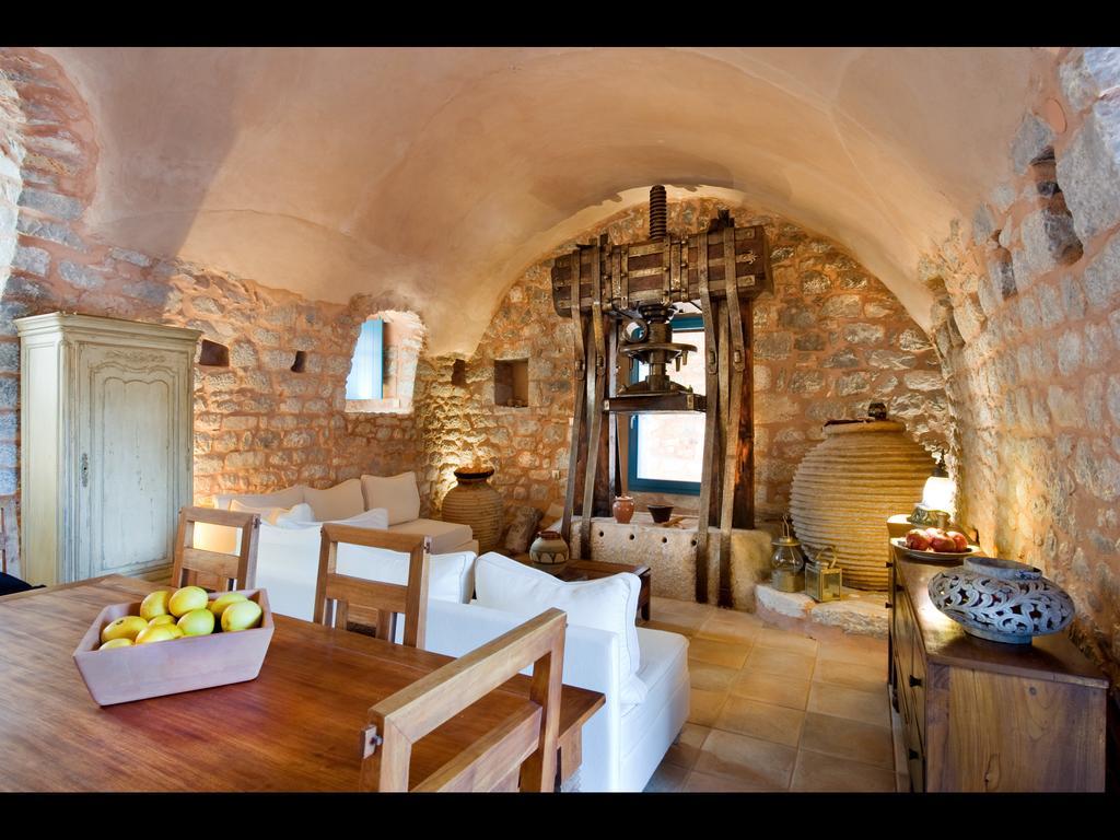 Arapakis Historic Castle Aparthotel Pyrgos Dirou ห้อง รูปภาพ