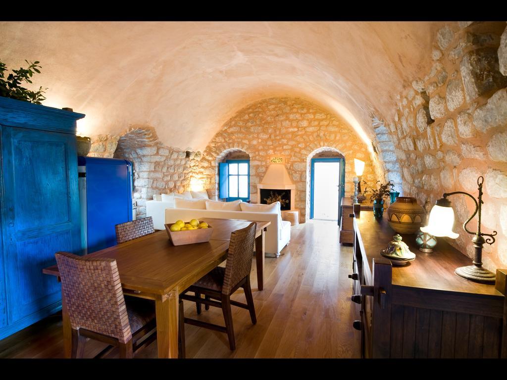 Arapakis Historic Castle Aparthotel Pyrgos Dirou ห้อง รูปภาพ