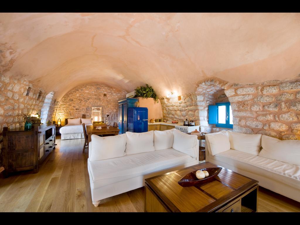 Arapakis Historic Castle Aparthotel Pyrgos Dirou ห้อง รูปภาพ