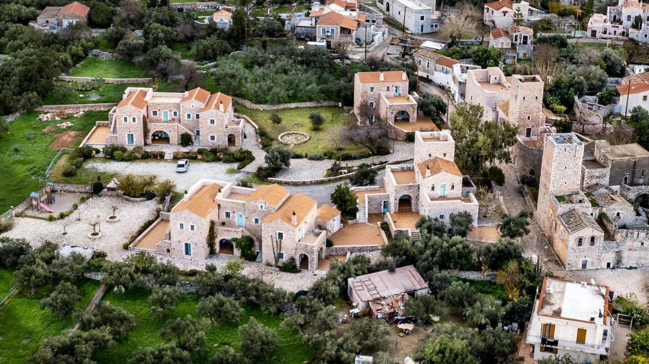 Arapakis Historic Castle Aparthotel Pyrgos Dirou ภายนอก รูปภาพ