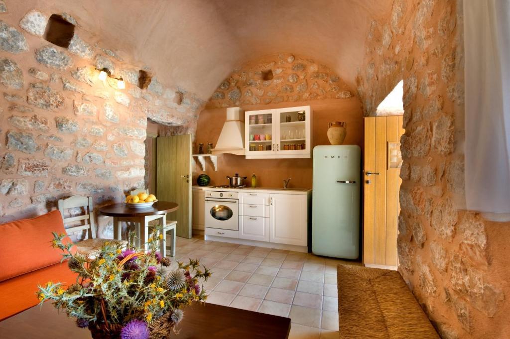 Arapakis Historic Castle Aparthotel Pyrgos Dirou ห้อง รูปภาพ