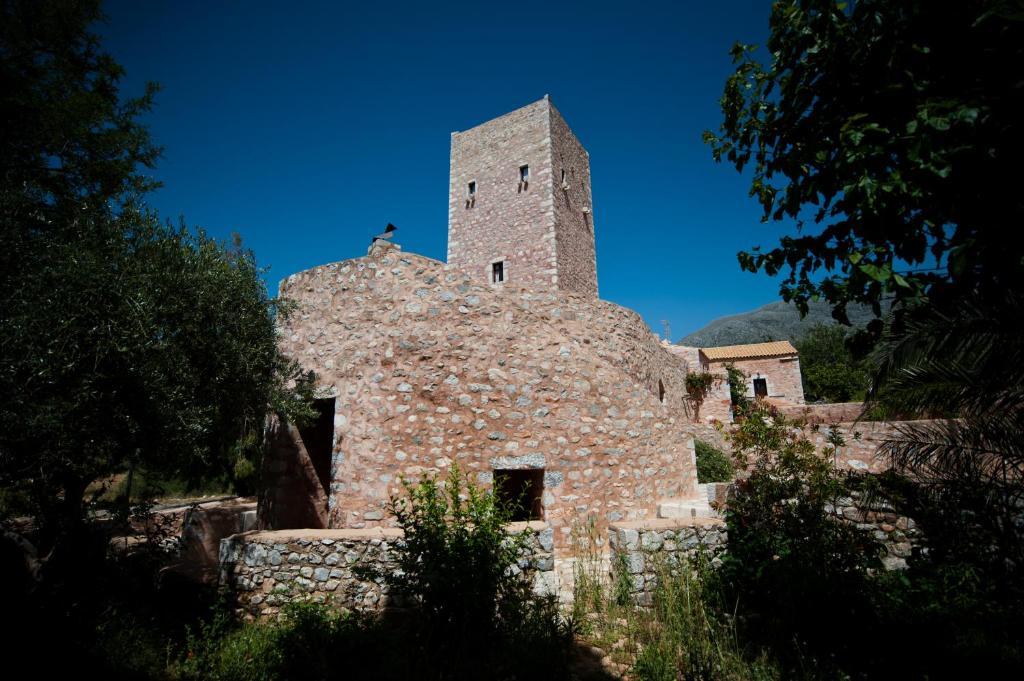 Arapakis Historic Castle Aparthotel Pyrgos Dirou ภายนอก รูปภาพ