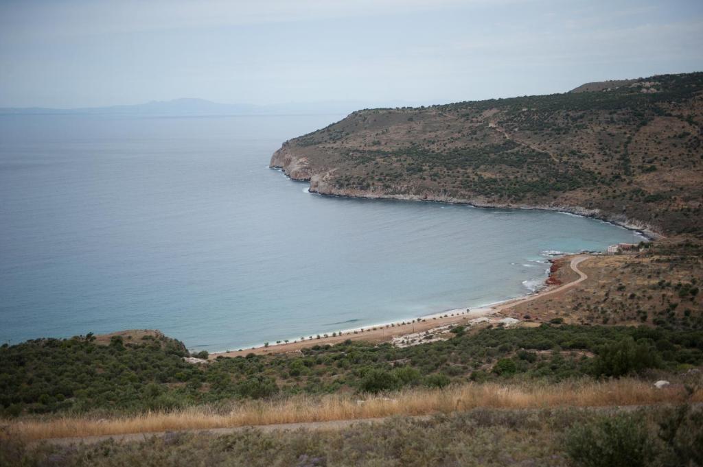 Arapakis Historic Castle Aparthotel Pyrgos Dirou ภายนอก รูปภาพ