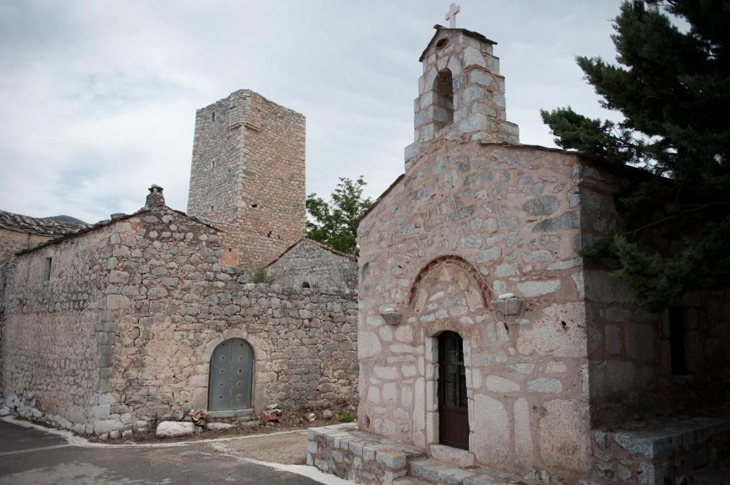 Arapakis Historic Castle Aparthotel Pyrgos Dirou ภายนอก รูปภาพ