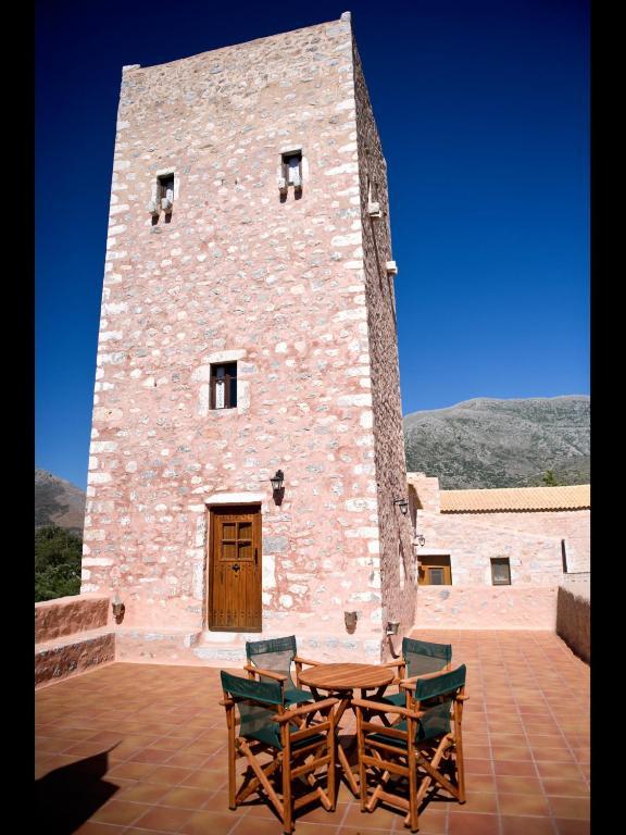 Arapakis Historic Castle Aparthotel Pyrgos Dirou ภายนอก รูปภาพ
