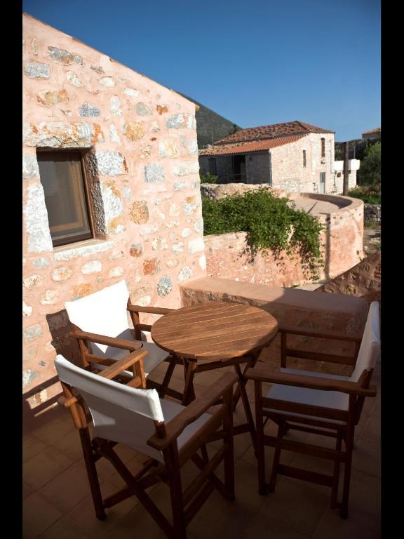 Arapakis Historic Castle Aparthotel Pyrgos Dirou ห้อง รูปภาพ