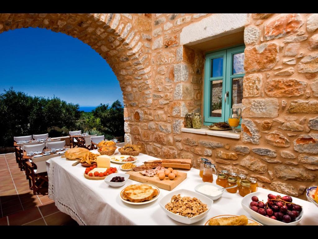 Arapakis Historic Castle Aparthotel Pyrgos Dirou ภายนอก รูปภาพ