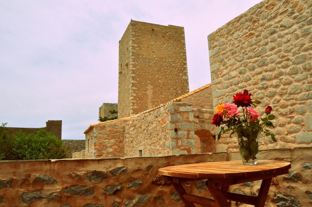 Arapakis Historic Castle Aparthotel Pyrgos Dirou ภายนอก รูปภาพ