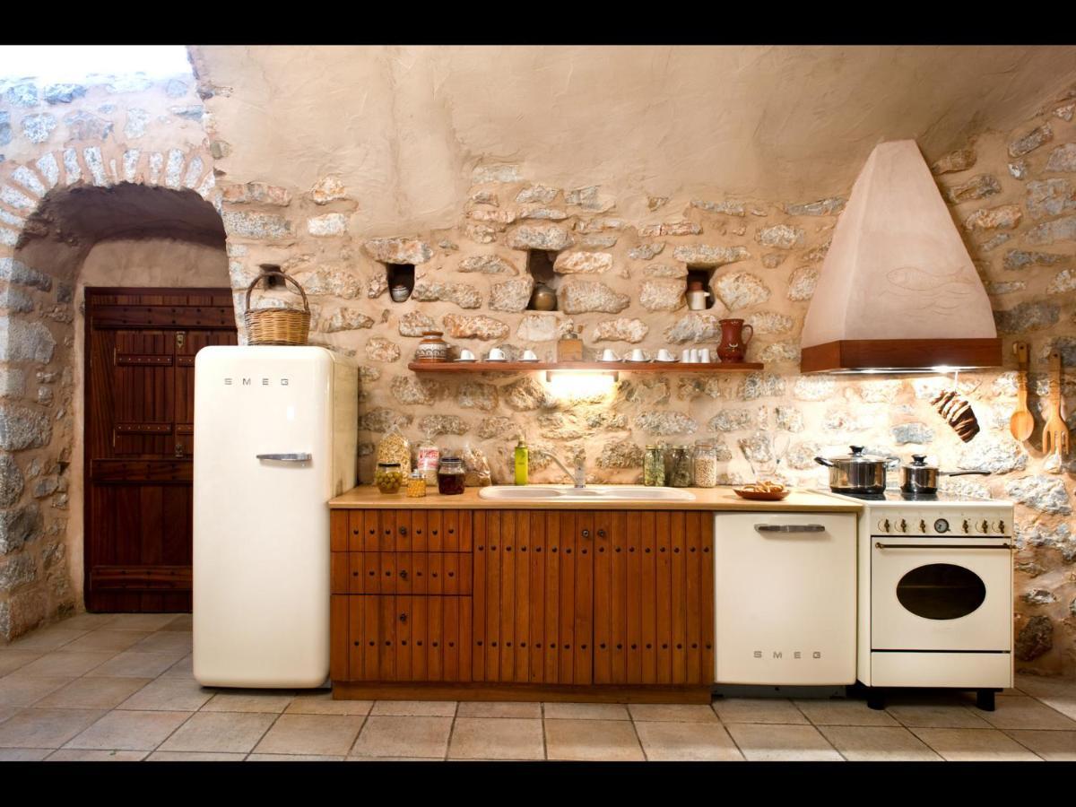 Arapakis Historic Castle Aparthotel Pyrgos Dirou ห้อง รูปภาพ