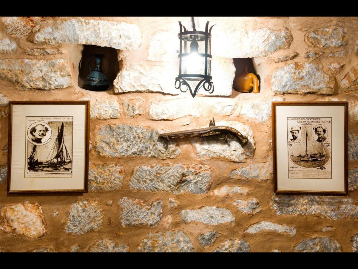 Arapakis Historic Castle Aparthotel Pyrgos Dirou ภายนอก รูปภาพ