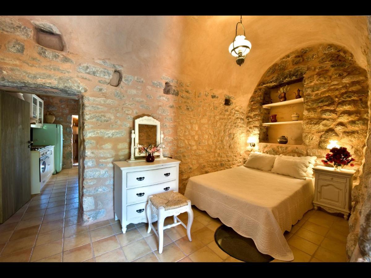 Arapakis Historic Castle Aparthotel Pyrgos Dirou ห้อง รูปภาพ
